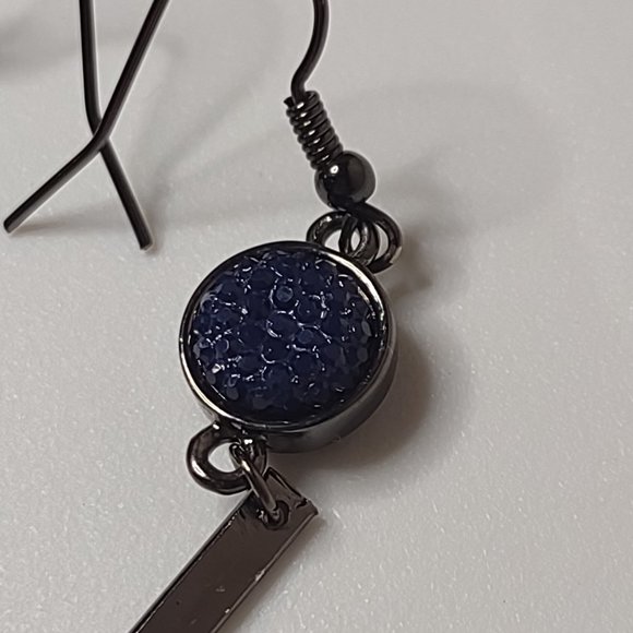 Long Metal And Dark Blue Plastic Dangle Earrings - Picture 2 of 8